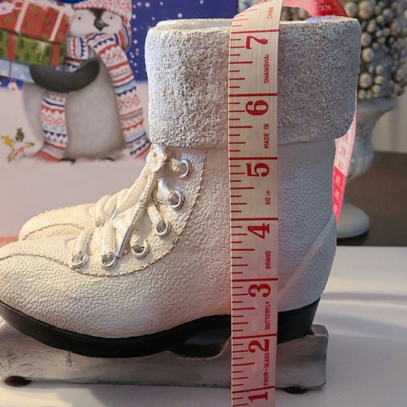 SOLD ⭐HOST PICK⭐ BNWT Skates Holiday Ornament - Picture 9 of 10